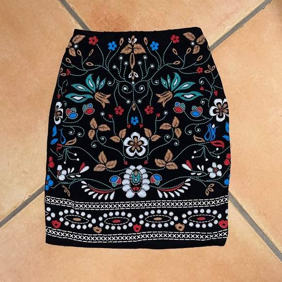 PrettyLittleThing Colorful Stretchy Black and Floral Bodycon Skirt - Picture 2 of 5